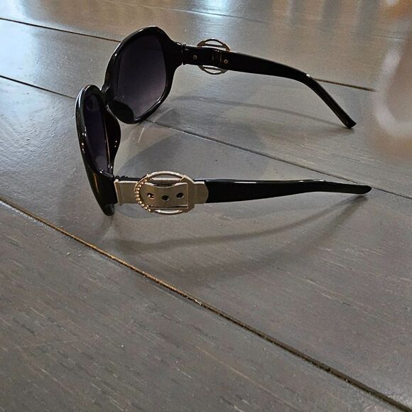 Women's Black Cat Eye Buckle Details UV Protectant Sunglasses - Picture 6 of 11